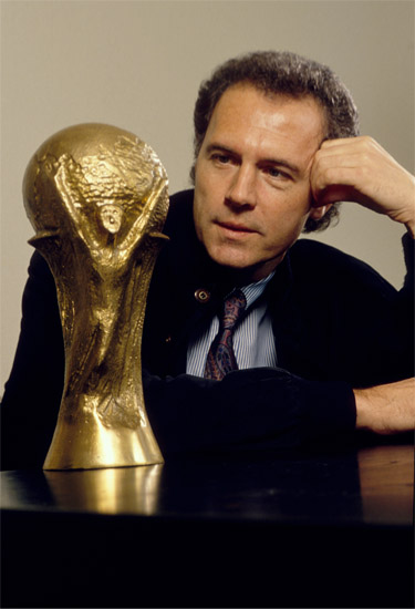 <h2>Franz Beckenbauer</h2><div id='trenner'></div>Vor WM in Italien, 1990
<div id='trenner'></div> <div id='tags'>Schlagworte: <a href='/franz_beckenbauer' rel='tag' title=''>Franz Beckenbauer</a> | <a href='/galerie/sport_archiv' rel='tag' title=''>Sport Archiv</a> | <a href='/lieblingsbilder/auswahl' rel='tag' title='professioneller Fotograf Heiner Köpcke - Seine Homepage zeigt eine Auswahl seiner hochwertigen Fotos aus den Bereichen Sport, PR und People Fotografie' class='active'>Best of</a></div>